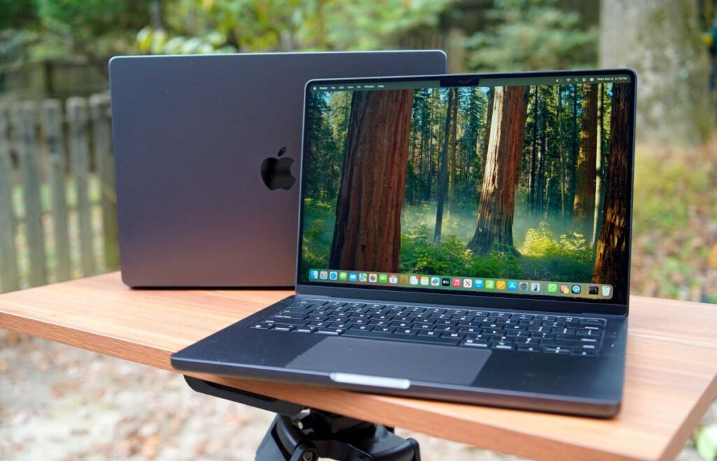 "Pro for everyone". What do Apple M4 MacBook Pro reviews say?