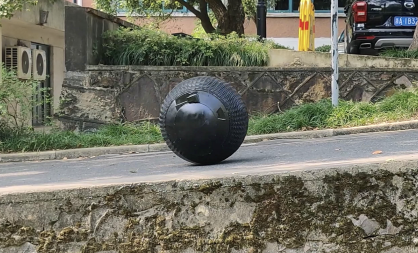 The Chinese police have their own analogue of the BB-8 robot from Star Wars