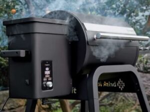 The AI grill Brisk Zelos 450 independently controls the cooking process