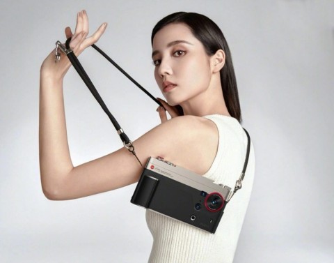 Nubia Z70S Ultra Photographer Edition has a 35mm camera and a screen without cutouts